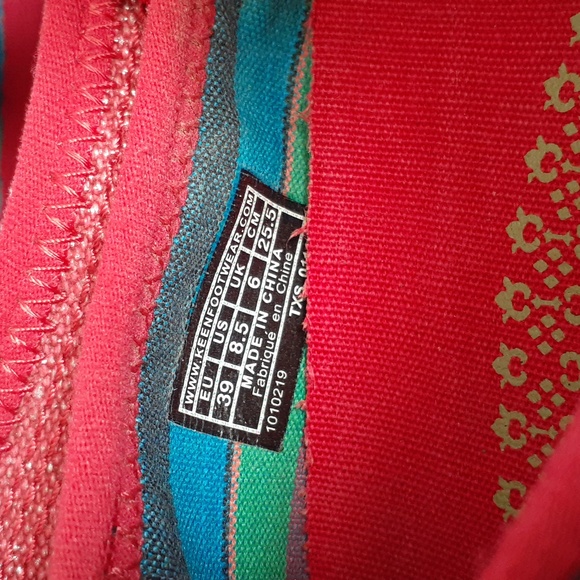 KEEN  SHOES - Picture 2 of 10